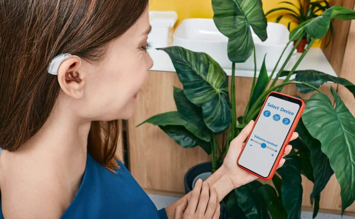 Empowering Individuals with Hearing Loss: How Virtual Assistants Revolutionize Communication